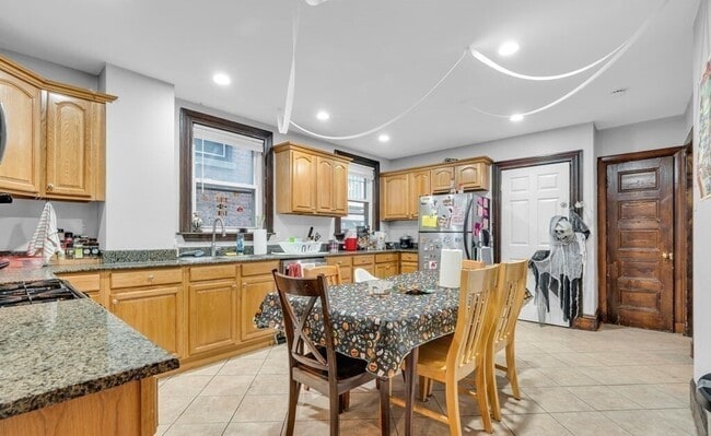 Building Photo - 180 St Alphonsus St Unit 3