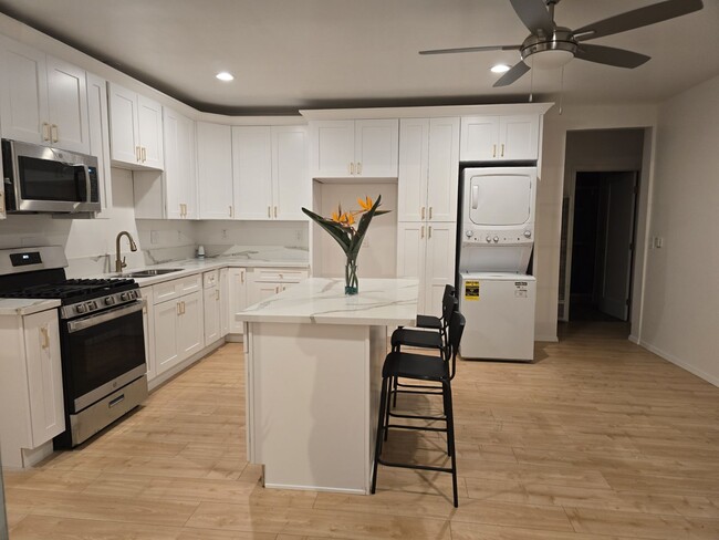 Spacious Kitchen - 7529 La Salle Ave Casa