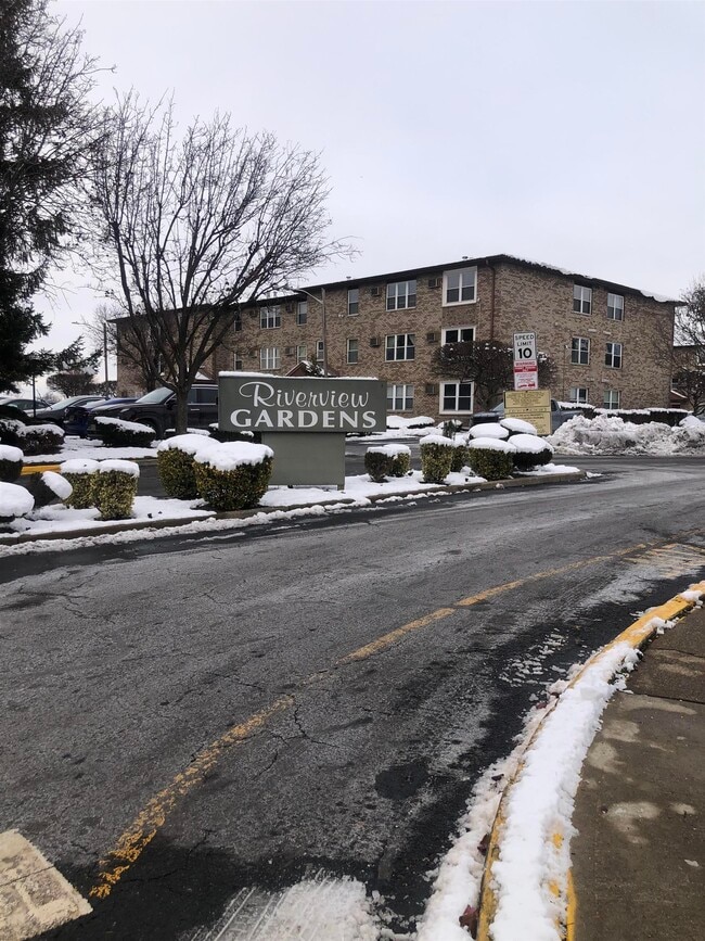 Building Photo - 43 Riverview Ct Unit 43