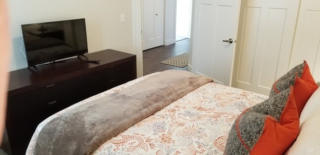 Guest 1 - 1043 S 500 E Unit G304