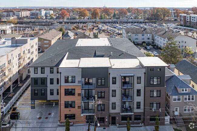 Alternar - 35 W Price St