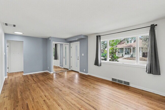Photo - "Charming 3-Bed Home in Longmont – Spacious 1400 Sq Ft Living!"