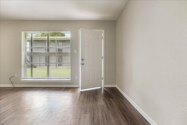 Photo - Macon Crossing Apartments