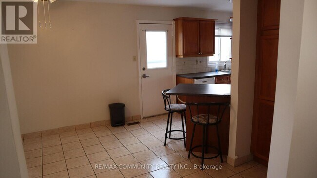 Photo - 172 Bellamy Rd N