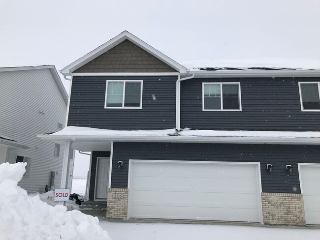 Building Photo - 3 Bed 3 Bath Twin Home Unit 2115_ALL