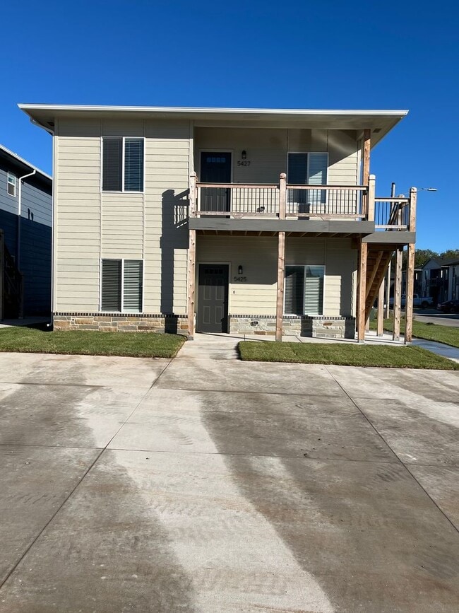 Building Photo - 5425 N Gray Dr Unit 5427 N GRAY DR