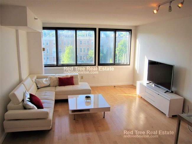 1731 Beacon St Unit 422