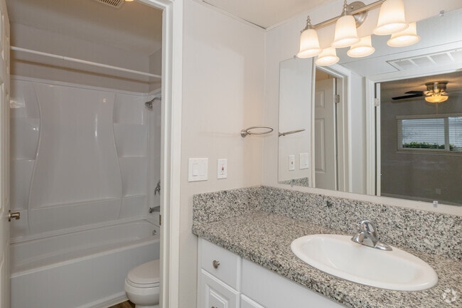 1BR, 1BA - 606SF -Bathroom