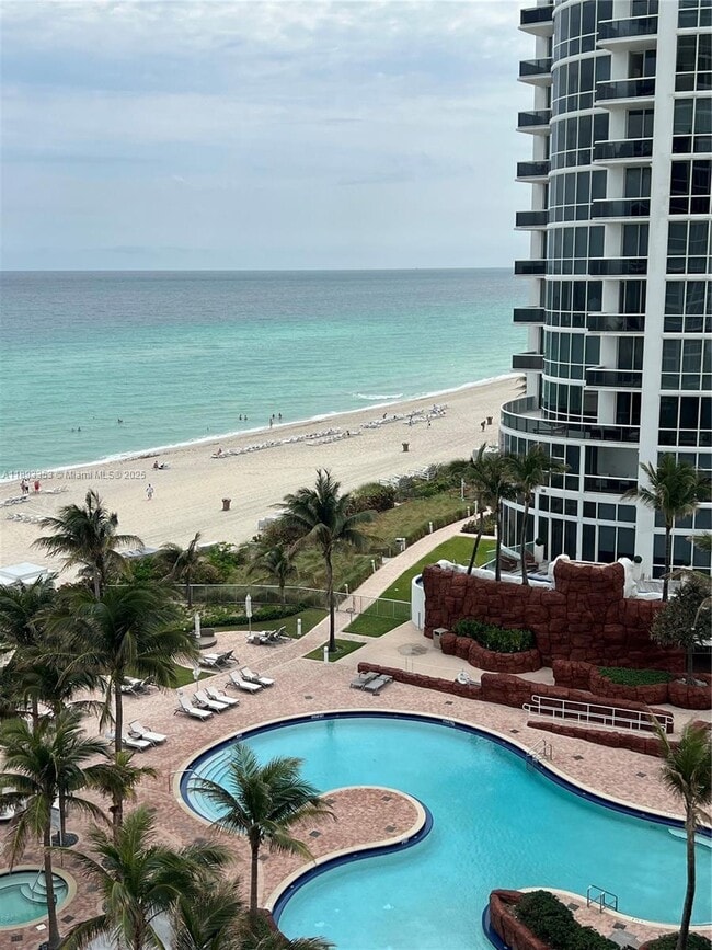Building Photo - 18201 Collins Ave Unit 908