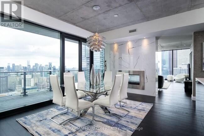 Photo - 224 King St W Unité 4601