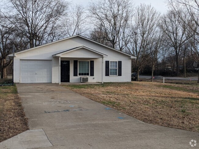 Building Photo - Nice 2 bedroom home with attached garage!