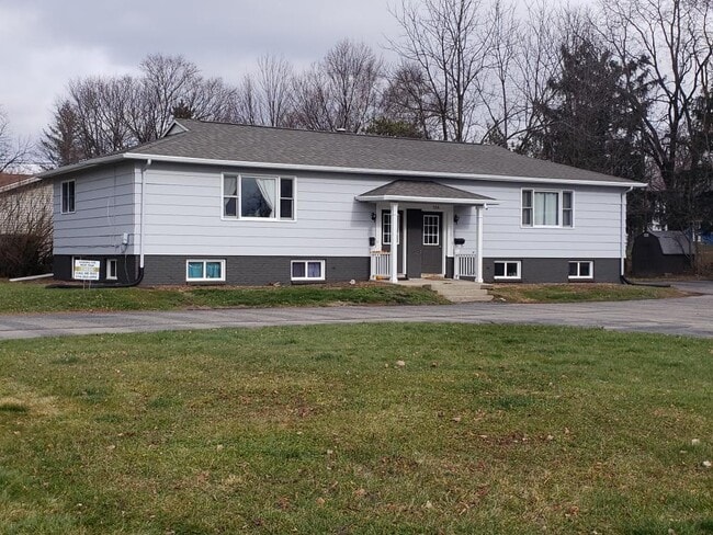 Building Photo - 551 S Clark St Unit 551-551A