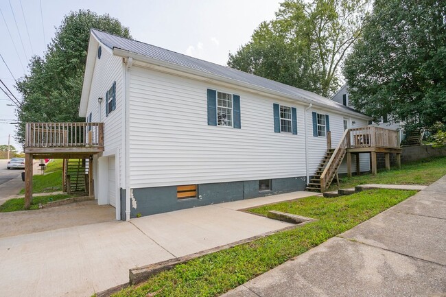 Photo - 302 Jackson Ave