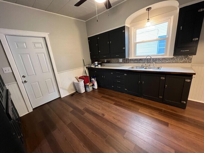 Photo - 210 N Gilbert St