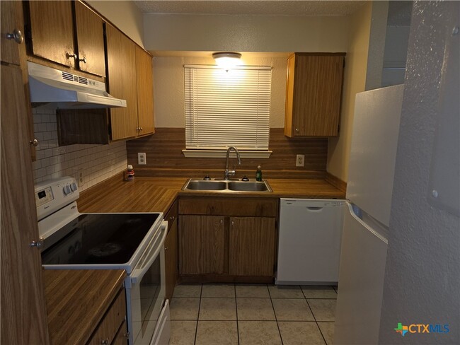 Photo - 900 Ticonderoga Dr