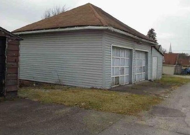 Photo - 164 E Main St