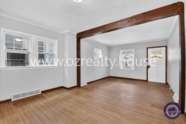 Photo - 2032 Barrows St