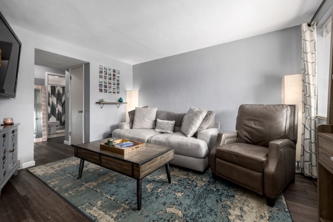 Photo - 3213 Newton St