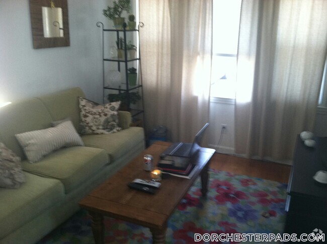 Building Photo - 25 Plain St Unit 1 Rental