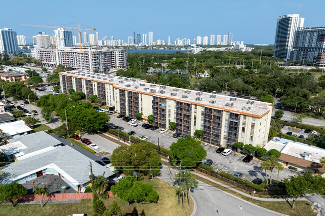 16950 W Dixie Hwy - Woodside Apartments