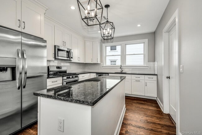 Photo - 27 Irving Pl