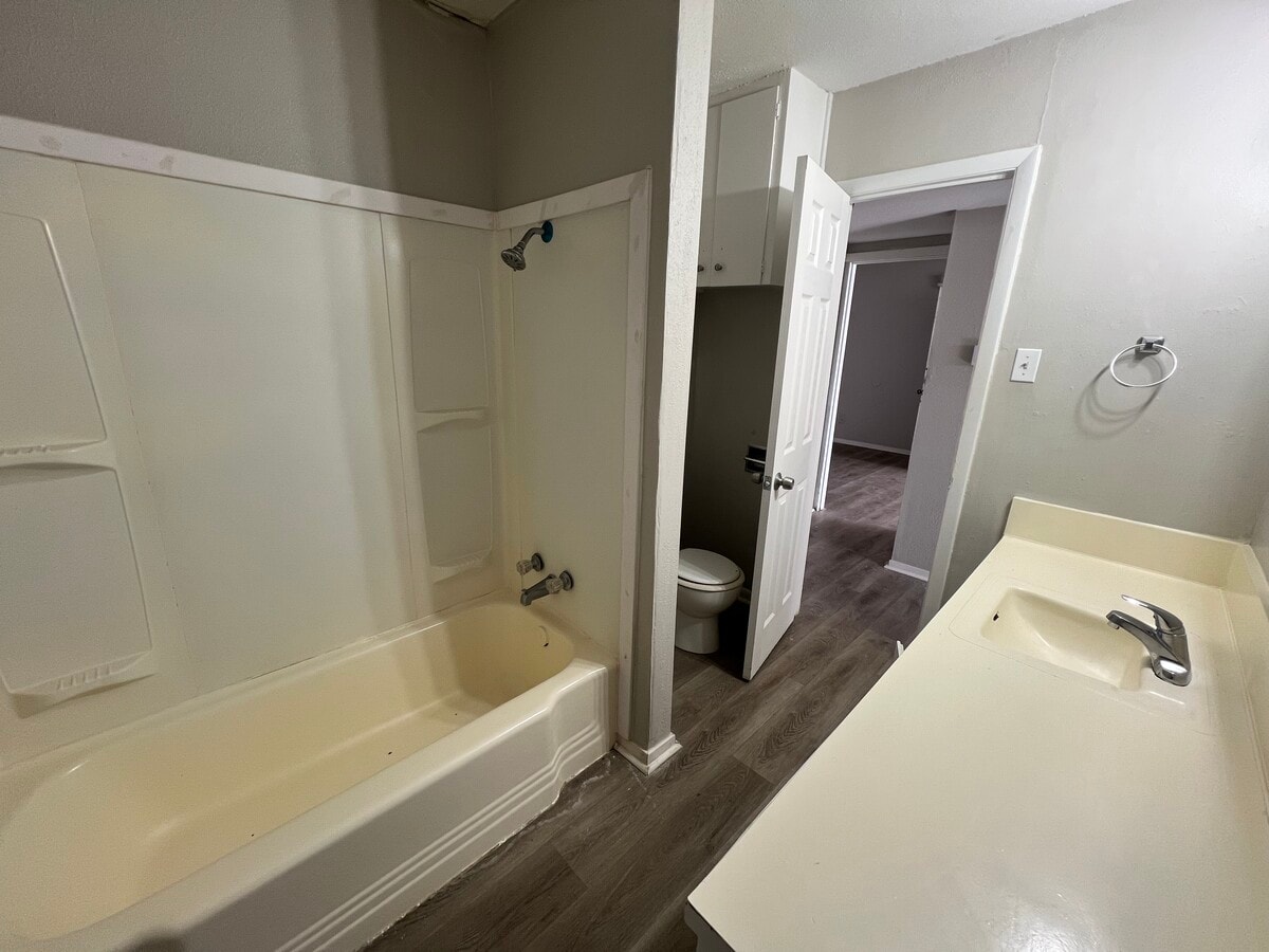 Photo - Kentwood Apartments Unit 1706- E