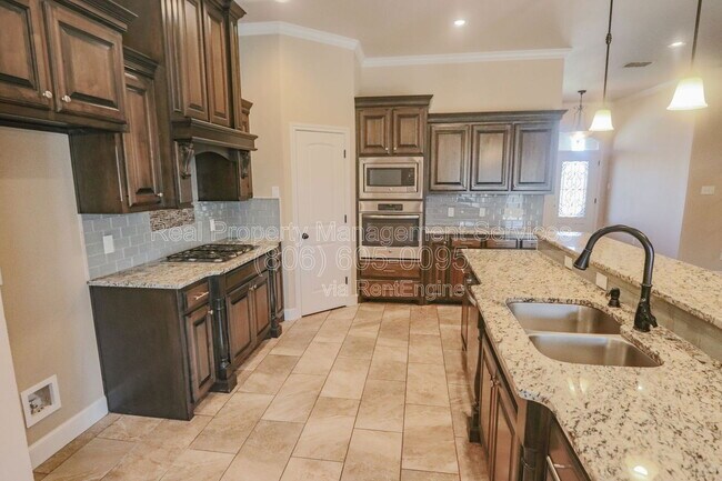 Photo - 9604 Justice Ave