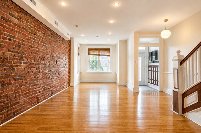 Photo - 2811 11th St NW Unidad A