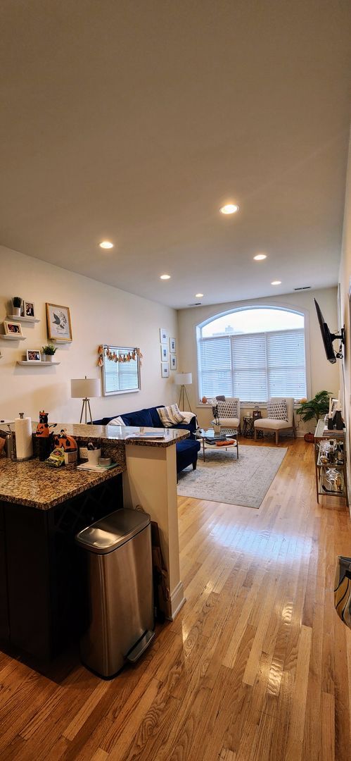 Building Photo - 2 bedroom with balcony facing south in Lakeview Unit 203