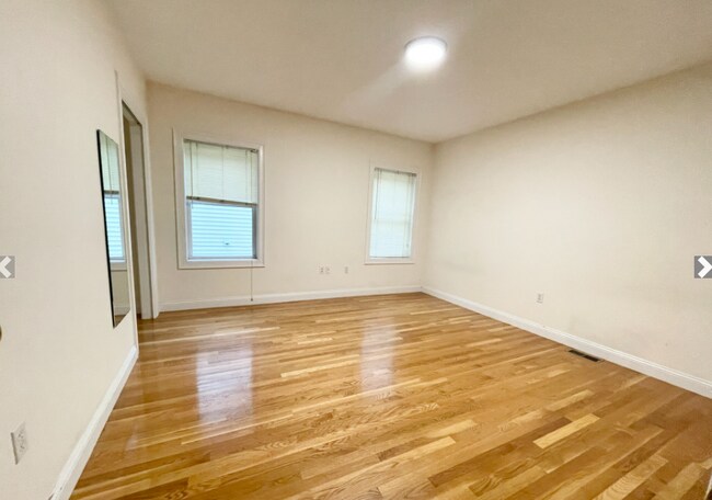 Photo - 128 Hillside St