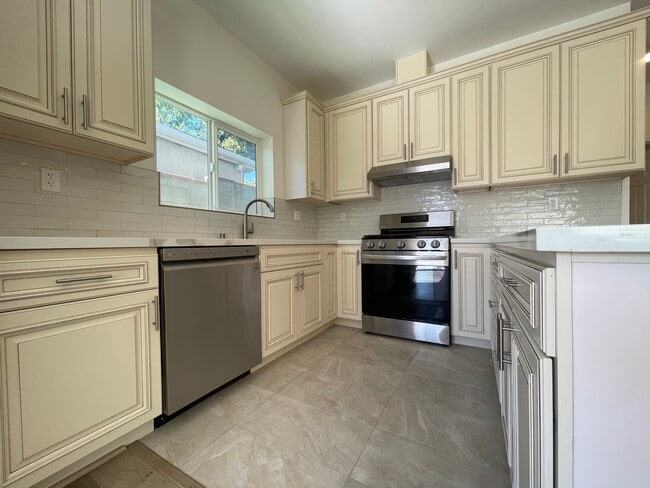Building Photo - 912 S Bel Aire Dr