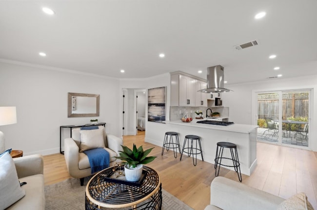 Photo - 242 Thurston St