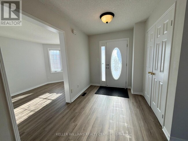 Photo - 302 Livingstone St W