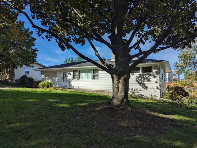 Photo - 714 N Meadow Ln