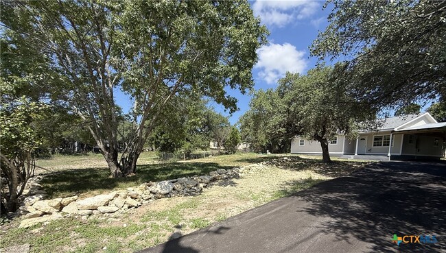 Photo - 560 Wickford Way