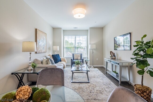 Photo - 54 N Main St Unit 413