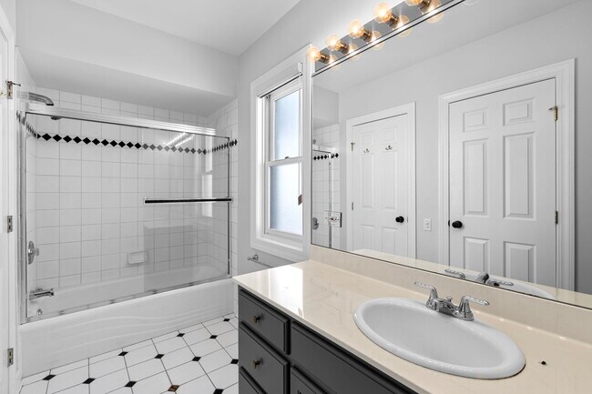 Photo - 2725 N Magnolia Ave