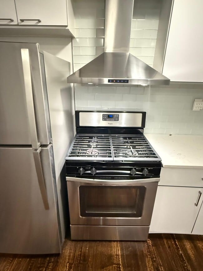 Building Photo - 2116 24th St Unit 1st fl
