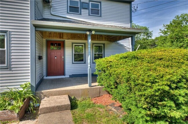 535 Ten Rod Rd Unit B