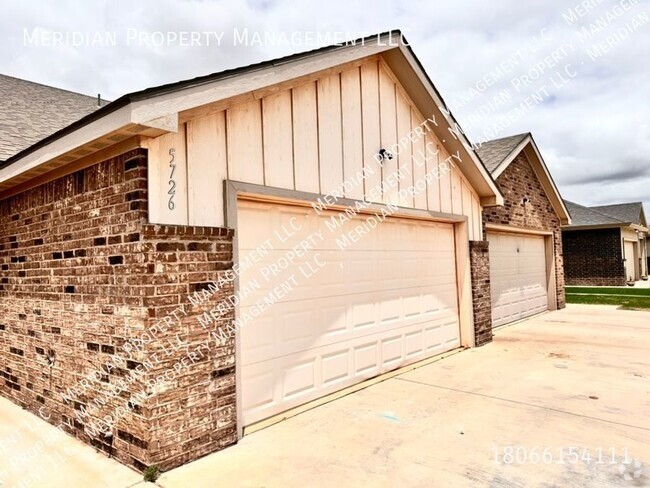 Building Photo - Available now! Three bed, Three bath Near TTU Rental