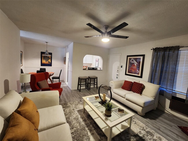 Photo - 17090 NE 14th Ave Unidad 211