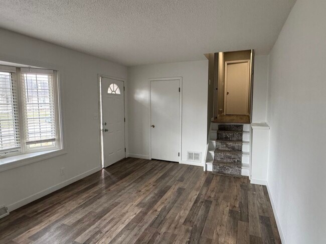 Photo - 4611 Scott St