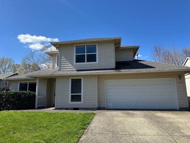 Building Photo - Spacious 3 Bedroom + 1 Bonus Room, 2 Bath House!