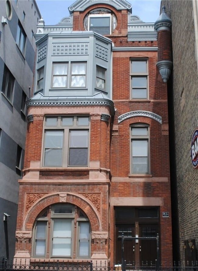 Building Photo - 2050 W North Ave Unit 3