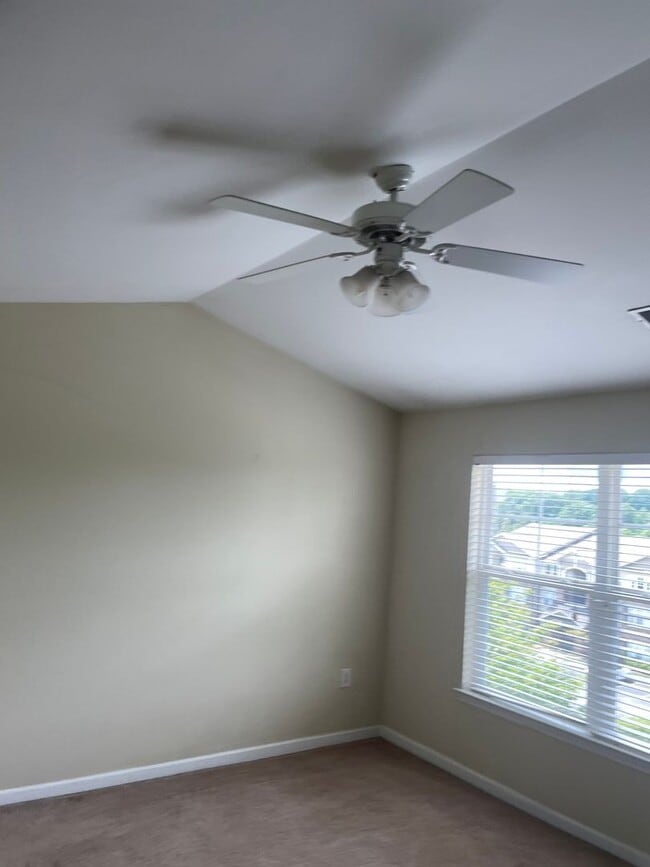 Building Photo - 18-1825 Whittaker Unit 18-1825 - B