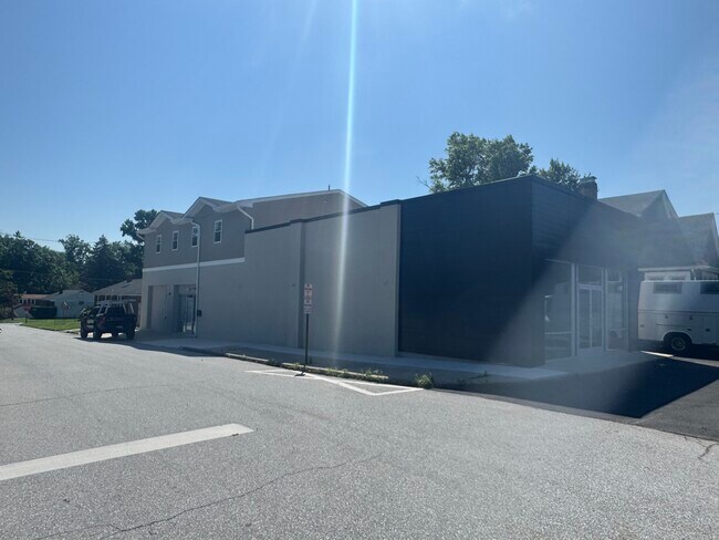 Photo - 947 N Providence Rd