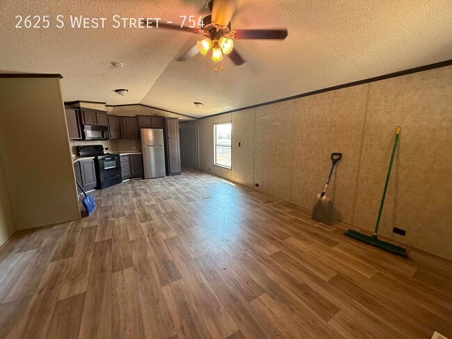 Photo - 2625 S West St