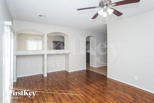 Photo - 7486 Decoro St