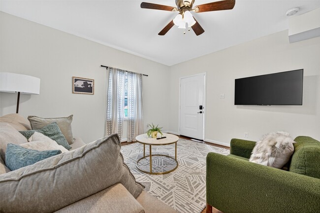 Photo - 2212 Rosewood St