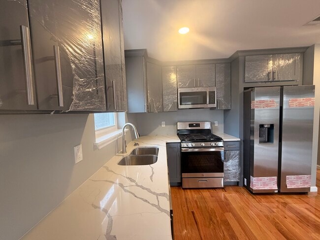 Building Photo - 288 S 7th St